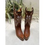 BOTA TEXANA EM COURO MUSTANG BORDADO FLORES BICO FINO SOLADO MADEIRA