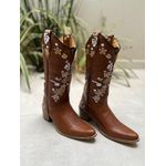 BOTA TEXANA EM COURO MUSTANG BORDADO FLORES BICO FINO SOLADO MADEIRA