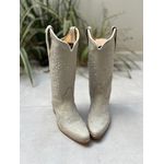 BOTA TEXANA EM COURO OFF WHITE BORDADO BRANCO BICO FINO MADEIRA