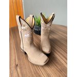 BOTA TEXANA EM COURO NOBUCK AREIA BORDADO FLORES BRANCO E BEGE