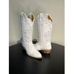 BOTA TEXANA EM COURO E BORDADO BRANCO BICO FINO MADEIRA COM METAIS