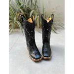 BOTA TEXANA EM COURO PRETO ARRAIA BORDADO TRIBAL COM METAIS STRASS SOLADO DE MADEIRA