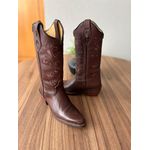 BOTA TEXANA EM COURO BORDADO MARROM BICO FINO SOLADO PVC
