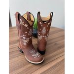 BOTA TEXANA EM COURO MARROM BORDADO NOSSA SENHORA BICO REDONDO