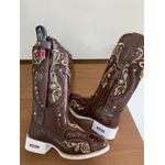 BOTA TEXANA EM COURO MARROM BORDADO TRIBAL COM TRICE E CORDINHAS + BAINHA E FACA