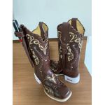 BOTA TEXANA EM COURO MARROM BORDADO TRIBAL COM TRICE E CORDINHAS + BAINHA E FACA