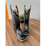 BOTA TEXANA EM COURO PRETO BORDADO TRIBAL SOLADO DE MADEIRA