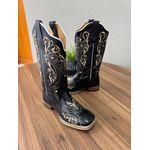 BOTA TEXANA EM COURO PRETO BORDADO TRIBAL SOLADO DE MADEIRA
