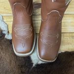 BOTA TEXANA EM COURO MUSTANG BORDADO FLORES SOLADO DE MADEIRA