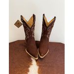 BOTA TEXANA EM COURO NOBUCK CHOCOLATE BORDADO BEGE BICO FINO SOLADO MADEIRA