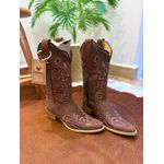 BOTA TEXANA EM COURO BORDADO RAMOS MARROM BICO FINO SOLADO DE MADEIRA