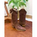 BOTA TEXANA EM COURO BORDADO RAMOS MARROM BICO FINO SOLADO DE MADEIRA