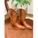 BOTA TEXANA EM COURO MOSTARDA BORDADO CRUZ BICO FINO CANO TRADICIONAL