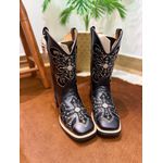 BOTA TEXANA EM COURO PRETO BORDADO CRUZ + METAIS + BRIDÃO