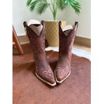 BOTA TEXANA EM COURO BORDADO RAMOS MARROM BICO FINO SOLADO MADEIRA CANO TRADICIONAL