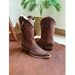 BOTA TEXANA EM COURO BORDADO RAMOS MARROM BICO FINO SOLADO MADEIRA CANO TRADICIONAL