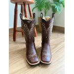 BOTA TEXANA EM COURO MARROM TRIBAL E FLORÃO BEGE