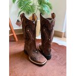 BOTA TEXANA EM COURO MARROM A LASER FLORENCIA GLITTER PRETO COM STRASS