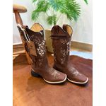 KIT BOTA TEXANA EM COURO BORDADO CAVALO E BORBOLETA + SUPORTE PARA CELULAR + KIT FACA + NOME PERSONALIZADO