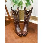 BOTA TEXANA EM COURO BORDADO TRIBAL BEGE BICO FINO PVC