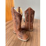 BOTA TEXANA EM COURO BORDADO TRIBAL SOLADO DE MADEIRA