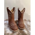 BOTA TEXANA EM COURO HAVANA BORDADA CANO TRADICIONAL COM METAIS