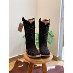 BOTA TEXANA EM COURO NOBUCK PRETO BORDADO ALL BLACK RAMOS COM METAIS SOLADO DE MADEIRA