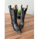 BOTA TEXANA EM COURO LÁTEGO PRETO BORDADO BEGE BICO FINO SOLADO DE MADEIRA