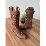 BOTA TEXANA EM COURO BORDADO RAMOS MARROM BICO FINO SOLADO PVC COM METAIS STRASS E TRICE