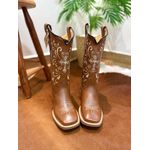 BOTA TEXANA EM COURO MUSTANG BORDADO CRUZ E NOSSA SENHORA BEGE