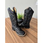 BOTA TEXANA EM COURO PRETO A LASER ALL BLACK COM METAIS