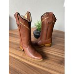 BOTA TEXANA EM COURO MUSTANG BORDADO BÁSICO SOLADO BICO FINO MADEIRA