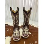 BOTA TEXANA EM COURO LATEGO MARROM BORDADO RAMOS E CRUZ BEGE COM METAIS STRASS