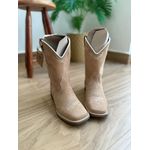 BOTA TEXANA EM COURO NOBUCK AREIA BORDADO ARAME E NOSSA SENHORA CANO TRADICIONAL