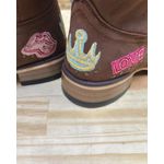 BOTA TEXANA EM COURO BORDADO SIMBOLOS - COPA - FLAMINGO COM METAIS E SOLADO DE MADEIRA