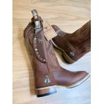 BOTA TEXANA EM COURO BORDADO PONTILHADO E NOSSA SENHORA COM TRICE + BAINHA + FACA E SOLADO DE MADEIRA