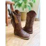 BOTA TEXANA EM COURO BORDADO PONTILHADO E NOSSA SENHORA COM TRICE + BAINHA + FACA E SOLADO DE MADEIRA
