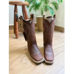 BOTA TEXANA EM COURO BORDADO PONTILHADO E NOSSA SENHORA COM TRICE + BAINHA + FACA E SOLADO DE MADEIRA