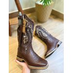 BOTA TEXANA EM COURO ESTILIZADO JACARÉ BORDADO TRIBAL + BAINHA + FACA SOLADO DE MADEIRA E TRICE