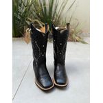 BOTA TEXANA EM COURO PRETO BORDADO ALL BLACK TRIBAL E FLORÃO COM METAIS