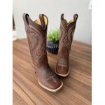 BOTA TEXANA EM COURO HORSE NESCAU BORDADO PONTILHADO BEGE