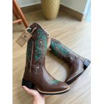 BOTA TEXANA EM COURO LATEGO MARROM BORDADO TRIBAL E FLORAO BEGE E VERDE
