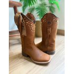 BOTA TEXANA BASICA EM COURO COM METAIS SOLADO MARROM + CORDINHAS + BAINHA + CANIVETE