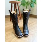 PRONTA ENTREGA BOTA TEXANA EM COURO ESTILIZADO JACARÉ PRETO BORDADO TRIBAL ALL BLACK COM METAIS E STRASS