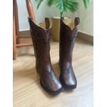 BOTA TEXANA EM COURO LATEGO MARROM BORDADO TRIBAL PRETO VIRA PRETA