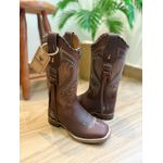 BOTA TEXANA EM COURO BORDADO PONTILADO E NOSSA SENHORA SOLADO DE MADEIRA COM TRICE E CORDINHA