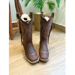 BOTA TEXANA EM COURO BORDADO PONTILADO E NOSSA SENHORA SOLADO DE MADEIRA COM TRICE E CORDINHA