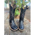 BOTA TEXANA EM COURO PRETO BORDADO PONTILHADO