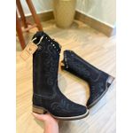 BOTA TEXANA EM COURO NOBUCK PRETO BORDADO RAMOS ALL BLACK SOLA RUSTICA COM METAIS E STRASS