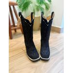 BOTA TEXANA EM COURO NOBUCK PRETO BORDADO RAMOS ALL BLACK SOLA RUSTICA COM METAIS E STRASS
